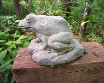 Vintage 5 1/2" Cement Sitting Up Frog Garden Art Weathered Concrete Statue