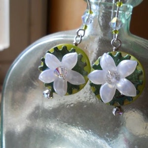Green and White Flower Earrings, Shell and Enameled Gears, Steampunk Flowers