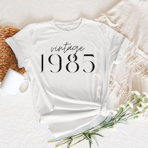 Camiseta vintage personalizada con el año, camiseta personalizada para regalo de cumpleaños, sudadera retro con cuello redondo y el año de nacimiento, camiseta personalizada con el año como regalo para ella.