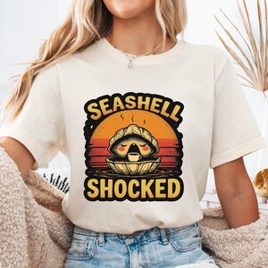 Seashell Shocked Funny Clam Coffee Shirt, Sleepy Ocean Creature T-Shirt, Cute Vintage Shellfish Tee, Retro Beach Coffee Lover Gift