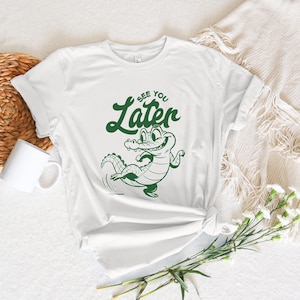 Camiseta de cocodrilo "Hasta luego", divertida camiseta retro con gráfico de caimán, sudadera de cocodrilo de dibujos animados, camiseta vintage de animal con cuello en V, camiseta gráfica caprichosa