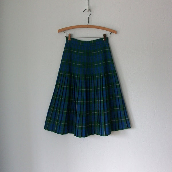 Plaid Pleated Skirt // 70s Tartan Kilt Skirt // Collegiate 1970s Midi // Small