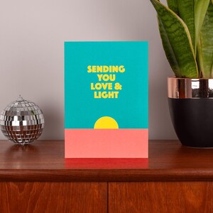 We sturen je liefde en licht doordachte wenskaart, Levendige, oprechte kaartboodschap, Vriendelijkheid tonen, geruststellende wenskaart, Zorgzaam tonen