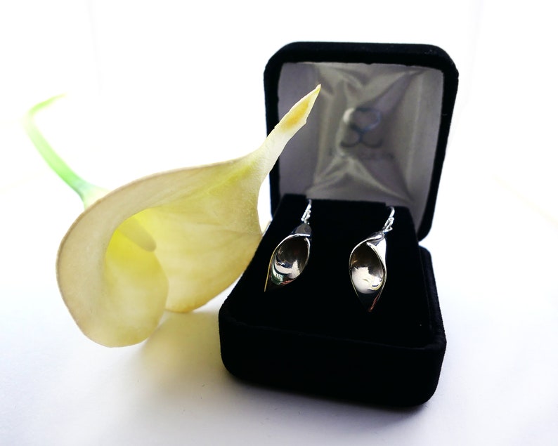 Unique Gift for Bridesmaids Maid of Honor Jewelry Bridesmaid Jewelry Sterling Silver Calla Lily Earrings Wedding Jewelry