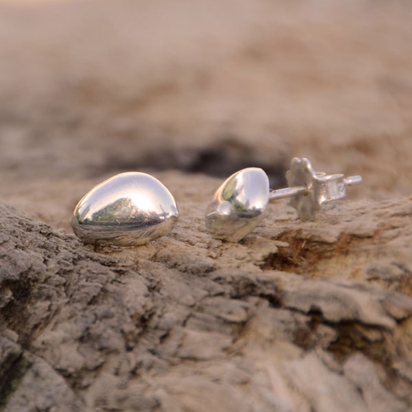 Small Beach Pebble Stud Earrings in Sterling Silver, Beach Pebble Nature Inspired Stud Earrings, Seaside Stud Earrings