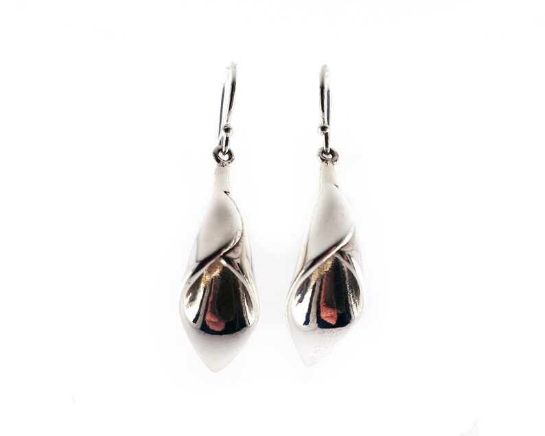 Unique Gift for Bridesmaids Maid of Honor Jewelry Bridesmaid Jewelry Sterling Silver Calla Lily Earrings Wedding Jewelry