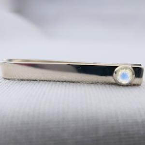 Srebrny spinka do krawata z kamieniem księżycowym Prezent dla mężczyzny Spinka do krawata z okazji urodzin w czerwcu Prezent dla męża Spinka do krawata