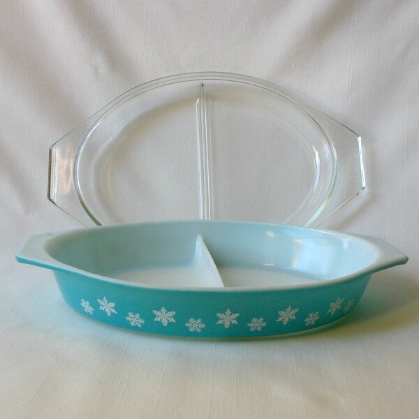 Vintage Turquoise Pyrex .. Divided Dish .. Snowflake Pattern