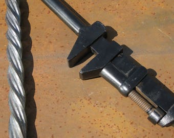 Blacksmith adjustable twisting wrench, ironwork tool