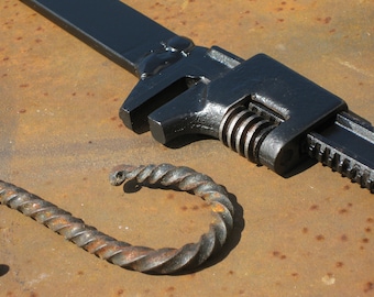 Blacksmith adjustable twisting wrench, ironwork tool