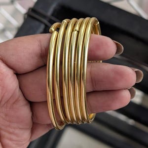 Stapelbara armband i guldpläterad mässing – Handgjort armband i lager för henne