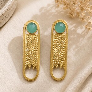 Boucles d'oreilles pendantes géométriques en laiton et pierre hydrographique bleu aqua, bijoux minimalistes texturés