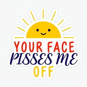 Peut inclure: Un autocollant découpé représentant un soleil jaune avec un visage souriant simple. Sous le soleil, le texte indique YOUR FACE en rouge, PISSES ME en bleu foncé et OFF en jaune. Le design a une bordure blanche et un aspect plat et épuré.