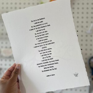 Op psalm 23 geïnspireerd origineel gedicht op katoenen lappen papier | The Lord is my Shepherd Bijbelverskunst klaar om in te lijsten | Woondecoraties Faith