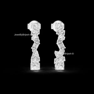 Pendientes de aro con diamantes de formas mixtas, aros redondos de oro blanco con diamantes talla pera y baguette de JewelByBrijesh