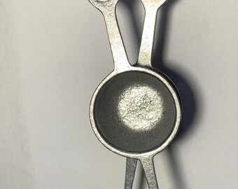 Pair of Vintage 1‑Shot Cast Metal Measures • 1.5 oz • MCM USA • Mid‑Century Barware • Mini Cauldron Shot Cups