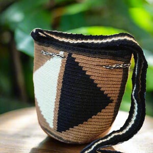 Wayuu bag, mochila wayuu, wayuu purse, boho crossbody bag, handmade colombian bag, woven shoulder bag, ethnic purse, mini wayuu, brown bag