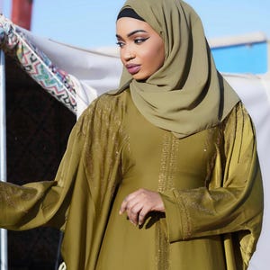Abaya Yasmin – Olive Green & Gold Shimmer Two-Piece Set | Elegant Modest Women Abaya