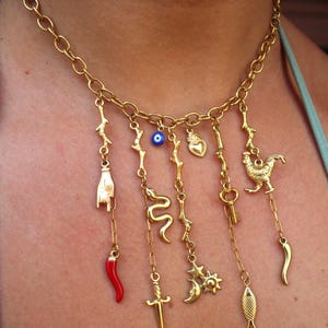 Collar con dije de Cimaruta italiana, amuleto de protección de oro, hecho a mano en Italia.