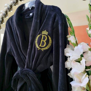 Personalized Men&#39;s Women&#39;s Plush Robe - Monogrammed Bathrobe with King Crown Queen Crown - Mother&#39;s Day Father&#39;s Day Gift - Bridal Robe