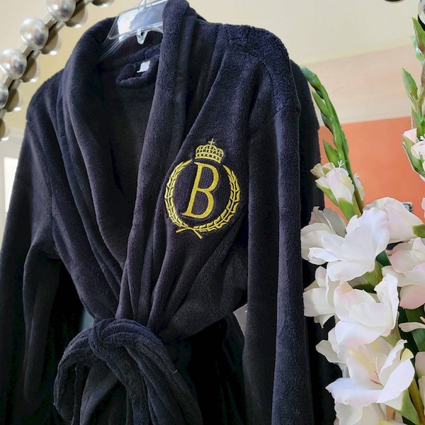 Personalized Men's Women's Plush Robe - Monogrammed Bathrobe with King Crown Queen Crown - Mother's Day Father's Day Gift - Bridal Robe