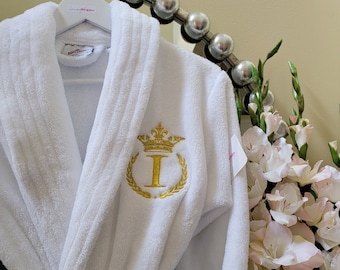 Personalized Men's Women's White Plush Robe - "I" Monogrammed Bathrobe with King Crown Queen Crown - Size S/M