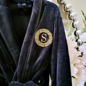 Personalized Men's Women's Plush Robe Monogrammed Bathrobe with King Crown Queen Crown Mother's Day Father's Day Gift Bridal Robe image 4
