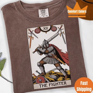 Kämpfer DnD Shirt, Kämpfer Tarot Shirt, Tarot Karten Shirt, DnD Shirt, Comfort Farben Shirt, lustiges Unisex T-Shirt, Dungeon Master Geschenk Spielleiter