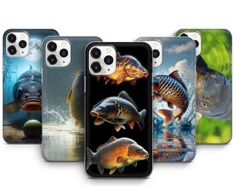 Capa de iPhone com estampa de carpa e pescador para iPhone 16 Pro Max, 15 Pro, 14 Plus, 13, 12, 11, X, XS, SE2022, SE2020, 8+, 7+, 6S