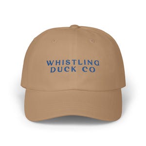 Gorra clásica de papá con el nombre de la marca Whistling Duck Co. bordado en letras azules, gorra de béisbol, gorra para hombre, gorra personalizada, estilo vintage