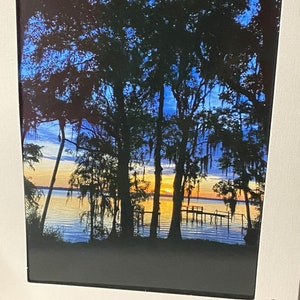 Lever du soleil sur Lake Crescent City, Floride.