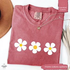 In einer Welt, in der du alles sein kannst, sei freundlich Shirt, sei freundlich Shirt, süßes Blumenshirt, Freundlichkeitsshirt, inspirierendes Shirt