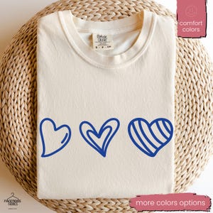 In einer Welt, in der du alles sein kannst, sei freundlich Shirt, sei freundlich Shirt, süßes Blumenshirt, Freundlichkeitsshirt, inspirierendes Shirt