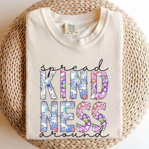 In einer Welt, in der du alles sein kannst, sei freundlich Shirt, sei freundlich Shirt, süßes Blumenshirt, Freundlichkeitsshirt, inspirierendes Shirt