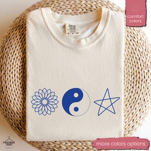 In einer Welt, in der du alles sein kannst, sei freundlich Shirt, sei freundlich Shirt, süßes Blumenshirt, Freundlichkeitsshirt, inspirierendes Shirt