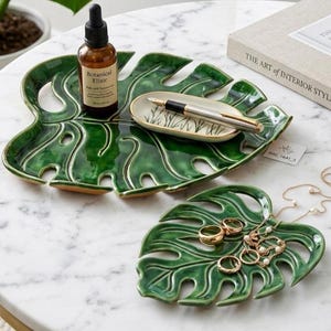 Monstera Leaf Ceramic Tray, Green Botanical Catchall Dish, Tropical Home Decor, Jewelry and Vanity Tray