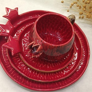 Handgefertigtes Geschirrset aus roter Granatapfelkeramik - Teller, Tasse, Untertasse und Servierplatte - Einzigartiges Geschenk für sie, rustikales Geschirr, türkische Keramik