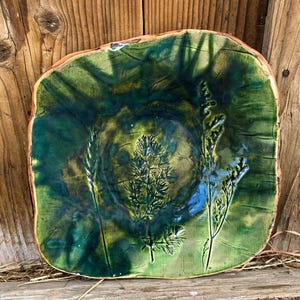 Handmade Large Rustic Ceramic Plate – Serving Platter with Botanical Imprint, Decorative Bowl, Fruit Dish, Dinnerware Gift, Farmhouse Decor