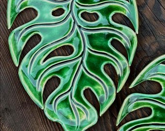 Monstera Blatt Keramikteller - Handgemachtes tropisches Dekor, grünes Keramik Tablett, botanisches Geschenk, Boho Wohnakzent, Dschungel Blatt Teller
