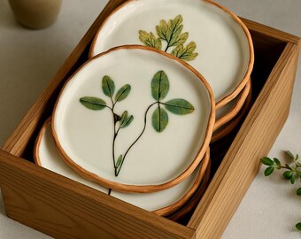 Handgefertigte Keramikteller mit echten botanischen Abdrücken - rustikale Servierplatte, Schmuckhalter, kleines Geschirr, dekoratives Geschirr für zu Hause
