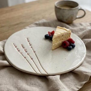 Piatti in ceramica per formaggi, salumi, torte, pasticcini e antipasti, stoviglie artigianali, piatto da portata in gres fatto a mano, regalo per l'ospite