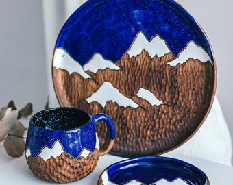 Mountain Pottery Set – Handmade Ceramic Mug, Plate & Saucer – Cottagecore Kitchen Decor – Rustic Alpine Gift – Boho Tea or Coffee Set