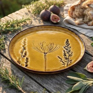 Handgjord keramisk tallrik, pressad stengodstallrik med vildblommor, botanisk desserttallrik, salladstallrik, hantverksmässig porslinsdekoration i naturkök