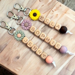 Bridesmaid Flower Name Keychain, Customizable Bachelorette Party Gifts, Flower Girl Proposal, Personalized Beaded Keychain, Inexpensive Gift image 3