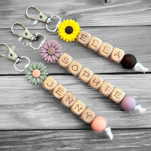 Bridesmaid Flower Name Keychain, Customizable Bachelorette Party Gifts, Flower Girl Proposal, Personalized Beaded Keychain, Inexpensive Gift image 6