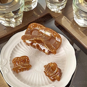 Pretzel Hair Clip, Food Hair Claw, Brown Baker Hair Clip, Fun Hair Accessories, Acetate Hair Clamp, Unique Gift For Her, Gift For Baker