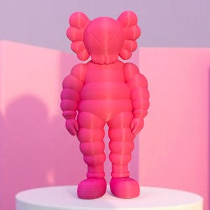 Figura inspirada en KAWS Chum – Decoración moderna para el hogar, 18 cm de alto