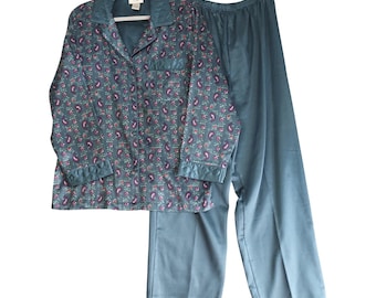 Conjunto de pijama vintage para mujer, talla M, color verde azulado, estampado paisley floral, satén, estilo rústico, ropa de estar por casa estilo abuela.