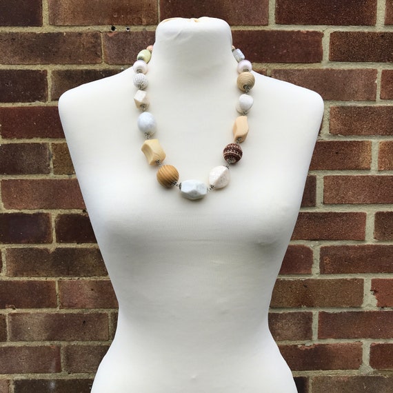 Vintage Y2K Chunky Bead Necklace in Mixed White, … - image 9