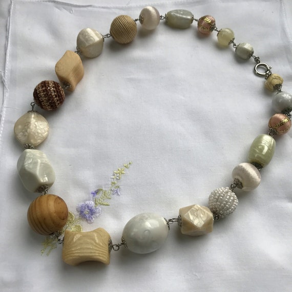 Vintage Y2K Chunky Bead Necklace in Mixed White, … - image 4